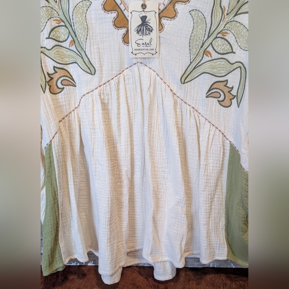 NWT Easel Green And Natural Boho Embroidered Wide Sleeve Tunic - Picture 7 of 16